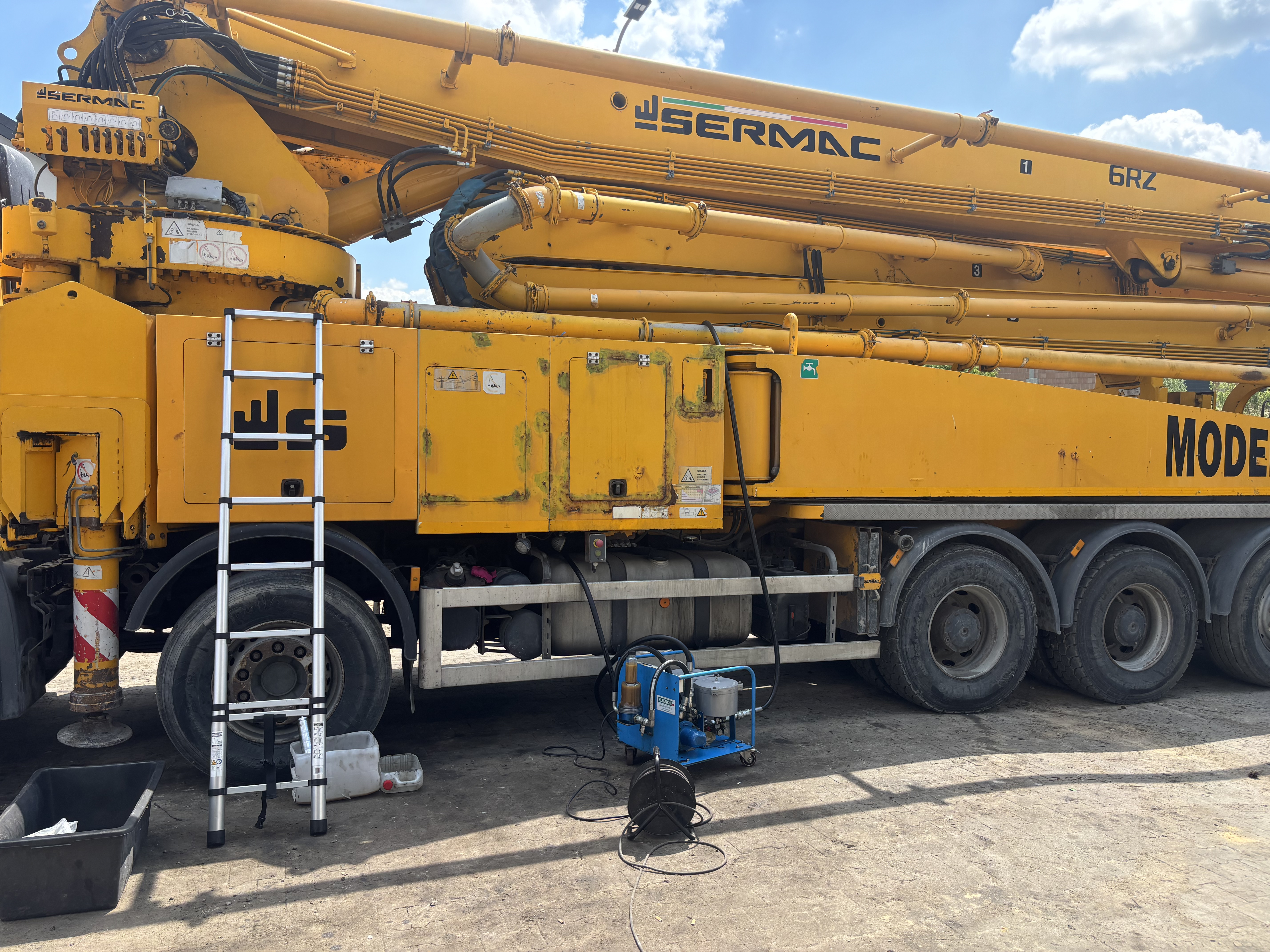 Mobilna filtracja oleju hydraulicznego w żurawiu samojezdnym